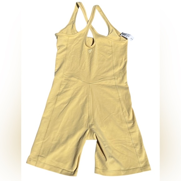 NWT Aritizia TNA TNALIFE Surge Romper Wheat Yellow Medium - Picture 7 of 8